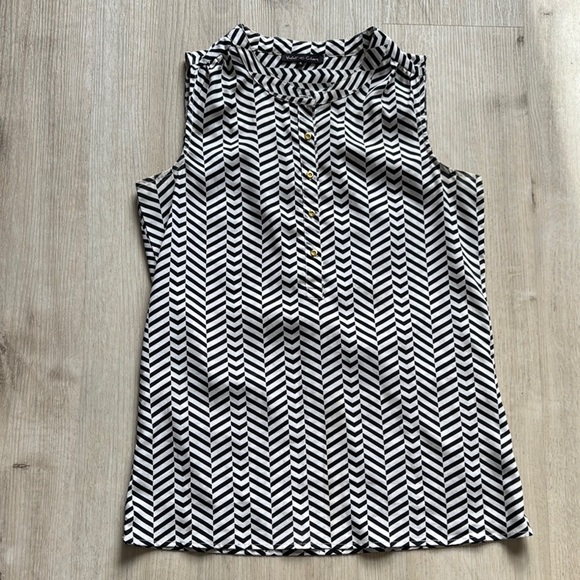 Violet & Claire Tops - Black and White Chevron Sleeveless Top